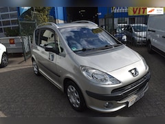 Peugeot 1007 - 1.4-16V Gentry
