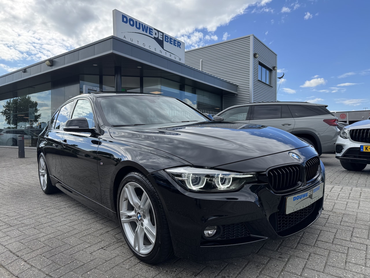 BMW 3-serie - 320i M-Sport Shadow Line Schuifdak | NL Auto | Leer | DAB | HiFi | - AutoWereld.nl