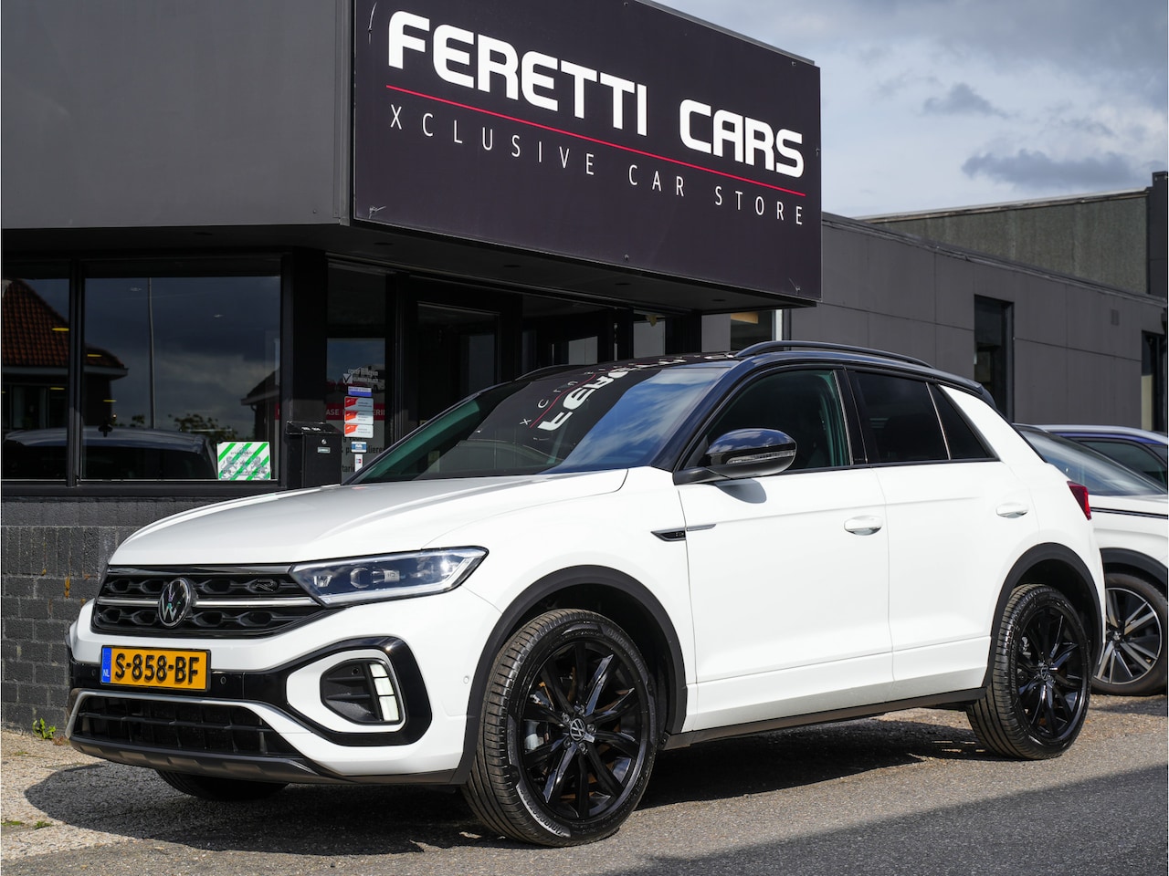 Volkswagen T-Roc - 1.5 TSI 3X R-LINE PANODAK CAMERA NAVI LED DIGi-DASH 18INCH.LMV BLACK-LINE PARKASSIST PDC - AutoWereld.nl