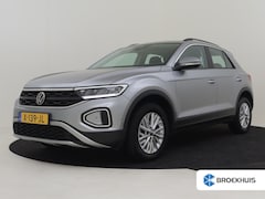 Volkswagen T-Roc - 1.5 TSI Life 150pk DSG/AUTO Dodehoekdetectie | Navigatie via de app | Park assit | Parkeer