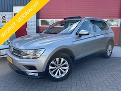 Volkswagen Tiguan - 1.4 TSI Connected Series TREKHAAK / PANORAMADAK / GR NAVI / CARPLAY / ACC / DAB+ / PDC / B