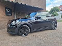 MINI Cooper - 1.5 Classic Apple Carplay / Led Verlichting / Keyles Entree / Parkeer Sensoren / Stoelverw
