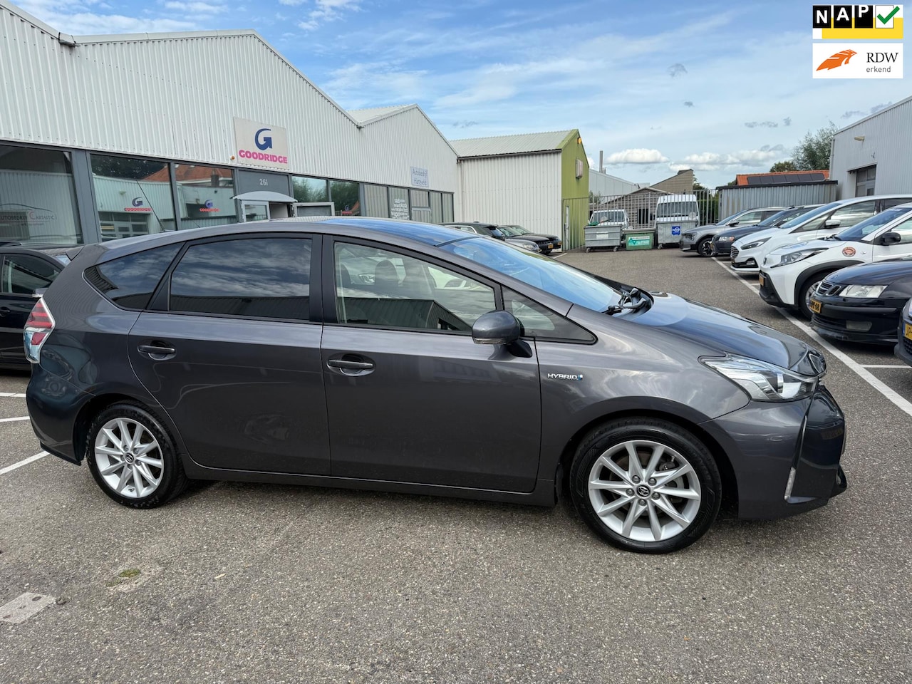 Toyota Prius - 1.8 Dynamic NAVI | PANO | HUD | DEALER ONDERHOUDEN | CRUISE | CLIMA | NAP | APK | 7 ZITS | - AutoWereld.nl
