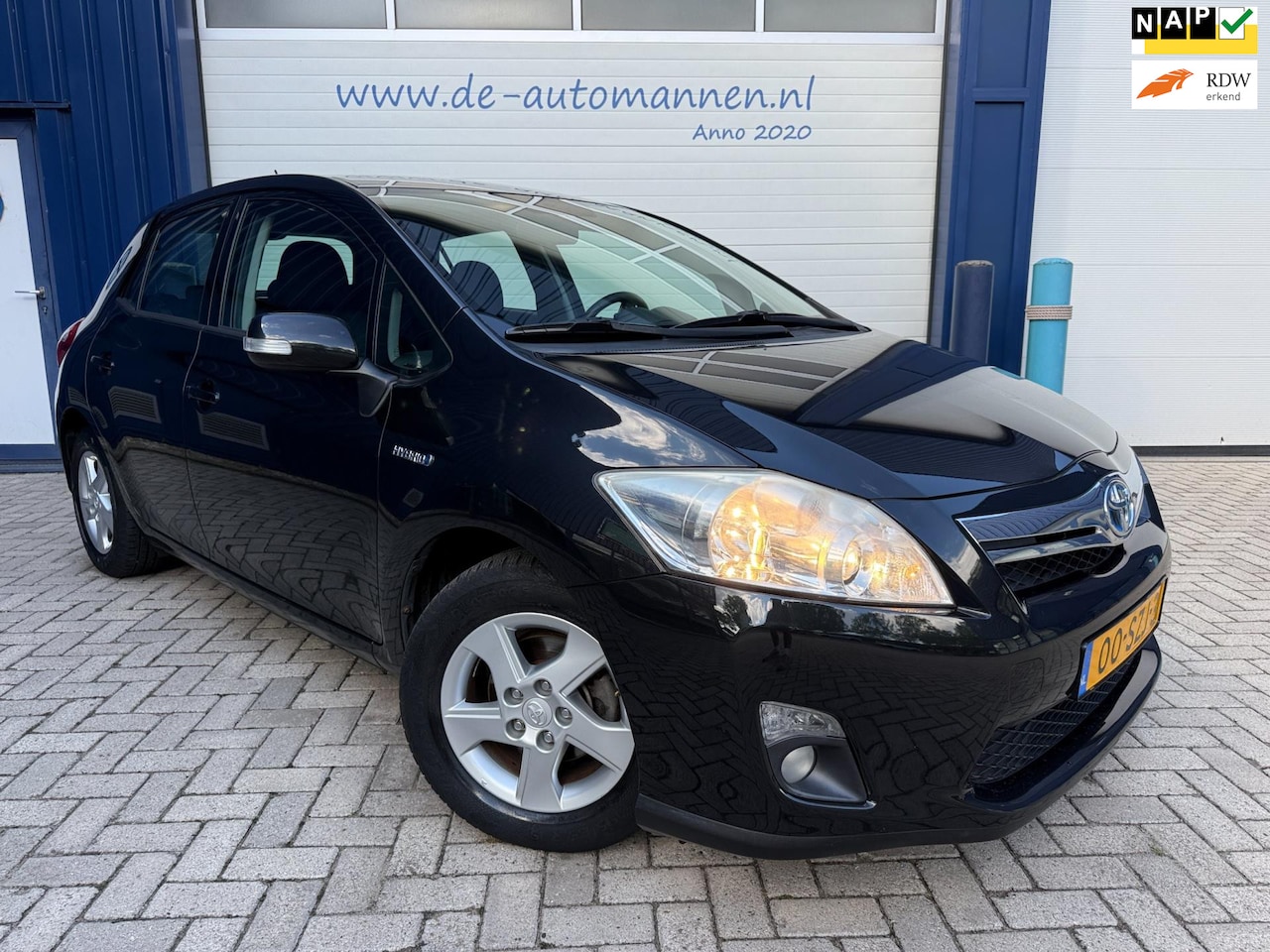 Toyota Auris - 1.8 Full Hybrid Aspiration Automaat 5-drs / AIRCO+ECC / TREKHAAK / CRUISE / APK 08-26 - AutoWereld.nl