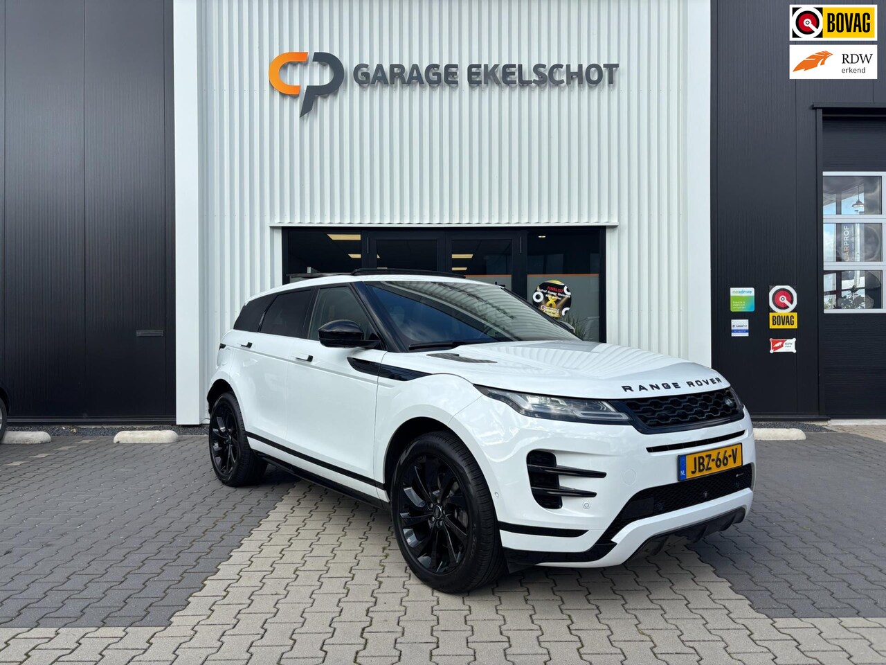 Land Rover Range Rover Evoque - 1.5 P300e AWD R-Dynamic SE / Pano / Trekhaak / 360° Camera / Carplay - AutoWereld.nl