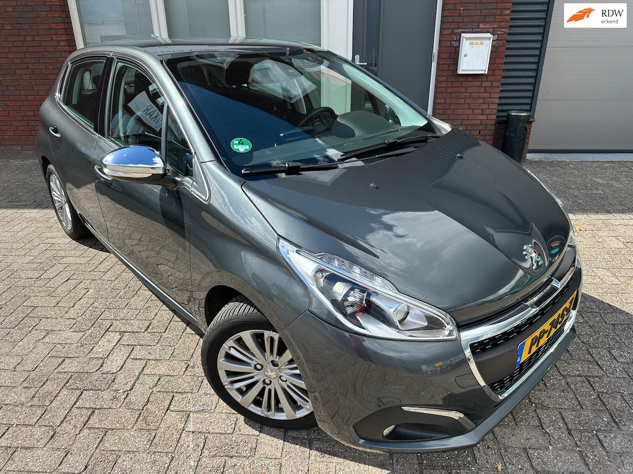 Peugeot 208 - 1.2 PureTech Blue Lease Executive / Carplay / Navi / PDC / Cruise / NAP - AutoWereld.nl