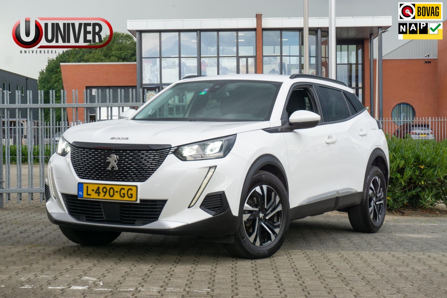 Peugeot 2008 - 1.2 PureTech Allure NAVI-CRUISE-APPLE/ANDROID - AutoWereld.nl