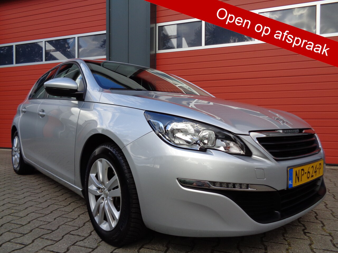 Peugeot 308 - 1.2 PureTech Active 110PK Clima Cruise Navi LMV NL-Auto - AutoWereld.nl