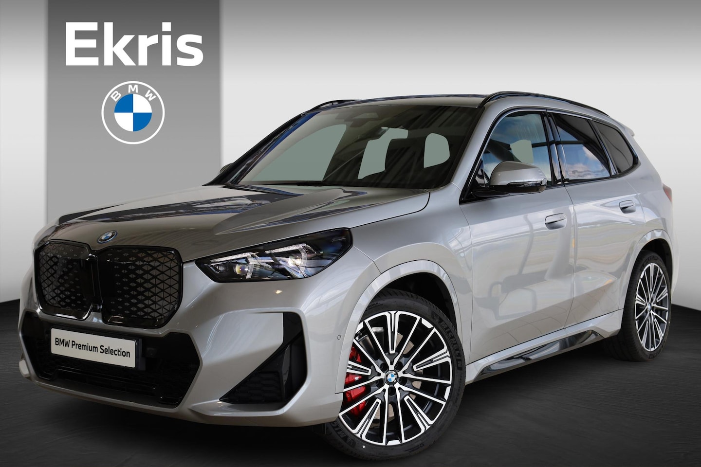 BMW iX1 - eDrive20 M Sportpakket Pro | Head-Up Display | Panoramadak | Elektr. Trekhaak - AutoWereld.nl