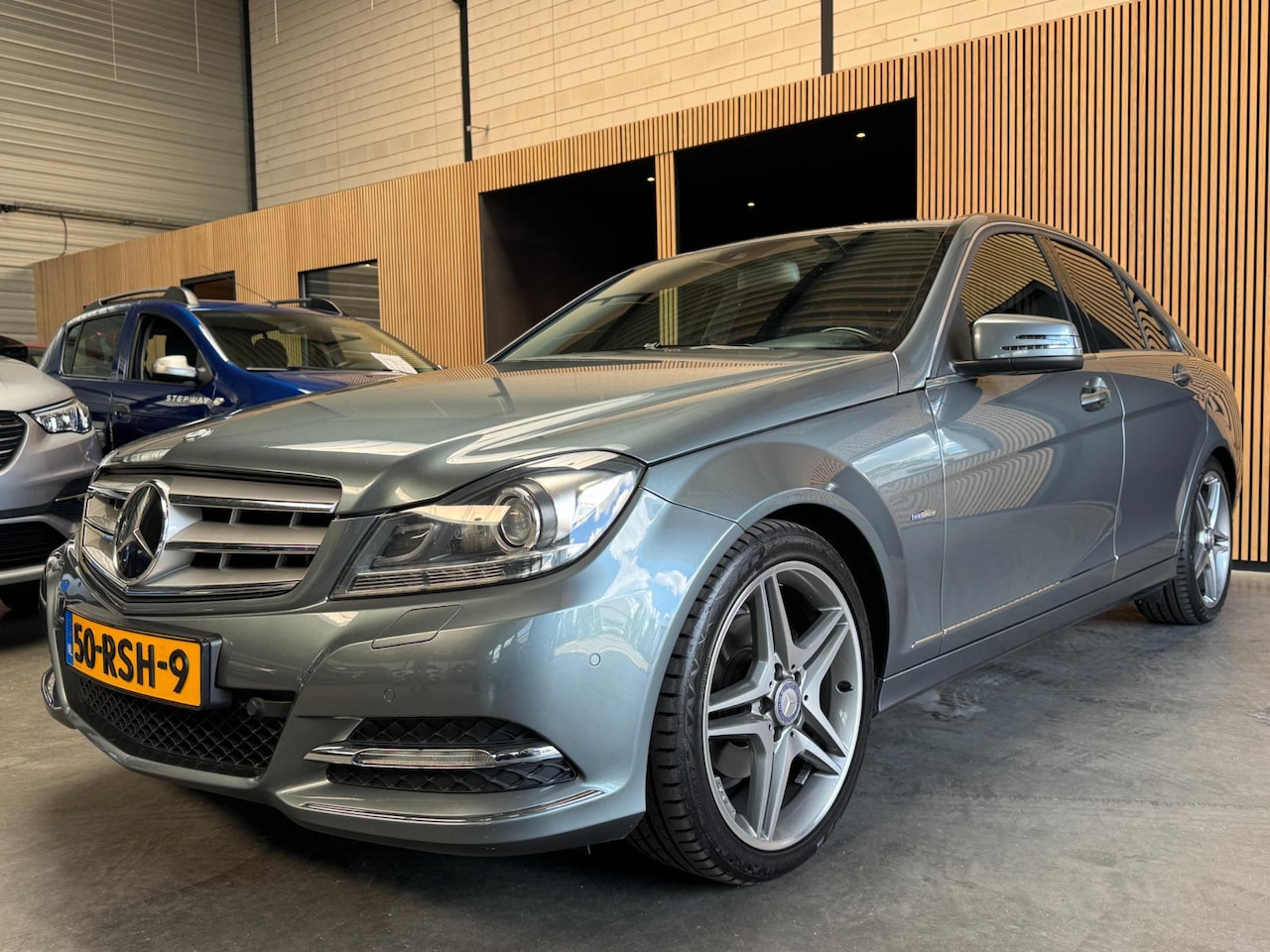 Mercedes-Benz C-klasse - 200 Business Class 125! Avantgarde Carplay|Dodehoekdetec.|Stoelverw.|APK - AutoWereld.nl