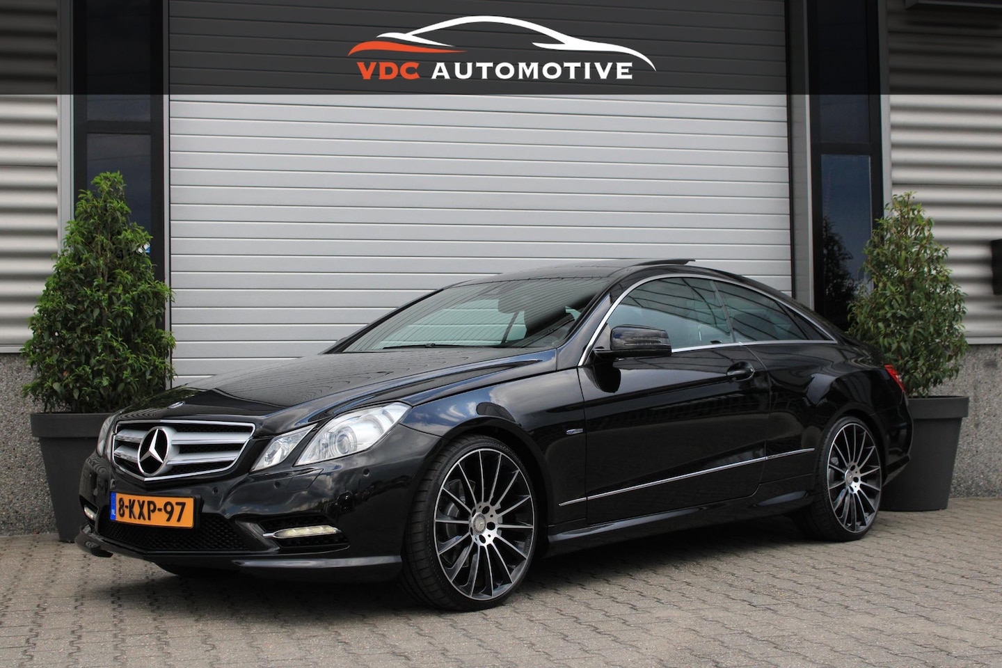 Mercedes-Benz E-klasse Coupé - 350 CDI Youngtimer | AMG | Pano | Trekhaak | Camera | HarmanKardon | Dealer Onderhouden - AutoWereld.nl