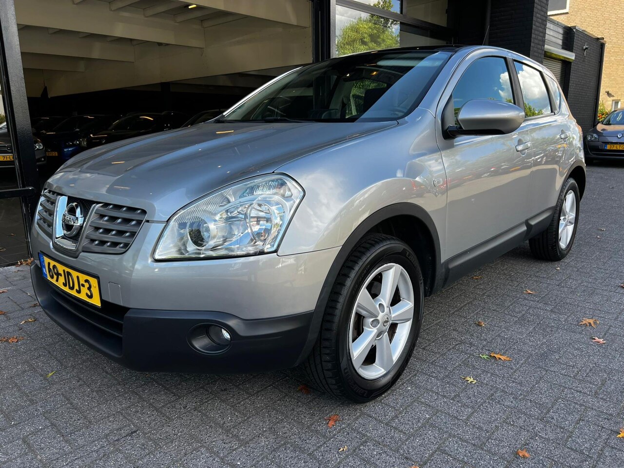 Nissan Qashqai - 1.6 Visia airco/cruise/nieuwe apk - AutoWereld.nl