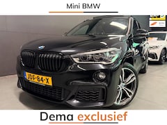 BMW X1 - XDrive20i M-SPORT BLACK-LINE PANO/M-STOELEN/LED/DAB/H-UP/H-KARDON/PDC/ECC///