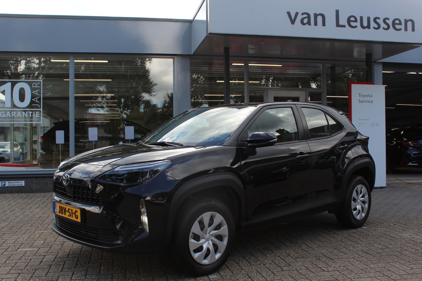 Toyota Yaris Cross - 1.5 HYBRID APPLE/ANDROID AD-CRUISE DAB CLIMA EL-RAMEN & SPIEGELS - AutoWereld.nl