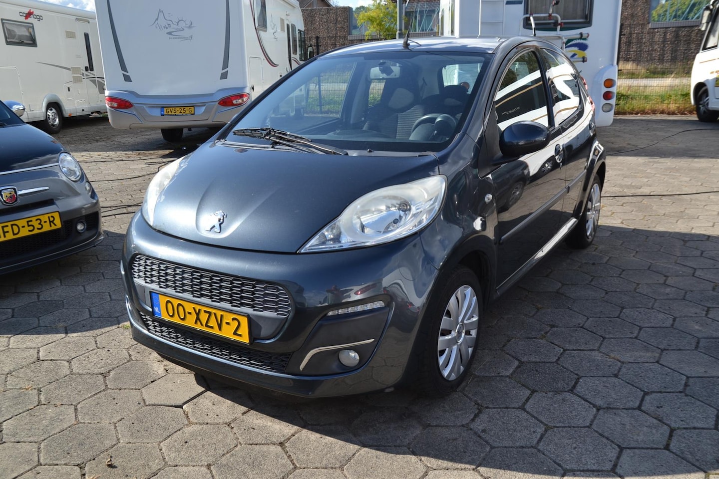 Peugeot 107 - 1.0 Active 5 deurs abs airco elect ramen vele extra's mooi en goed - AutoWereld.nl