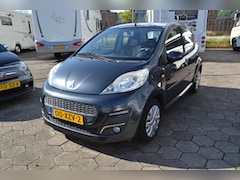 Peugeot 107 - 1.0 Active 5 deurs abs airco elect ramen vele extra's mooi en goed