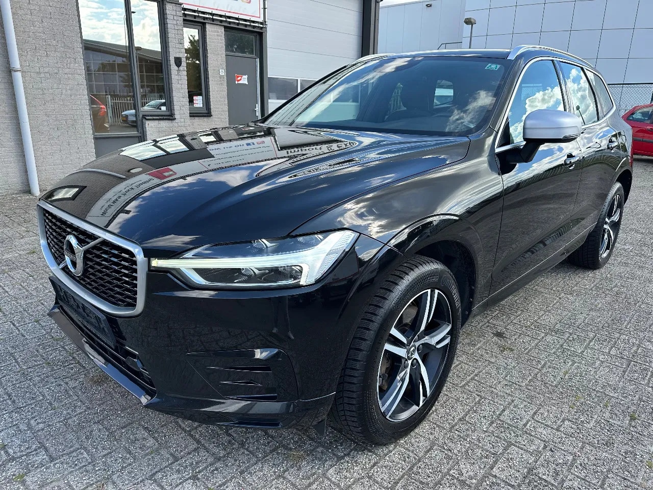 Volvo XC60 - D5 AWD + R-DESIGN + ALCANTARA + CAMERA + NAVI - AutoWereld.nl
