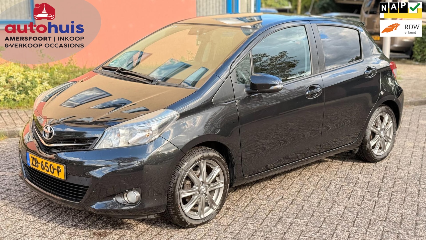 Toyota Yaris - 1.3 VVT-i Aspiration (Panoramadak, Camera) - AutoWereld.nl