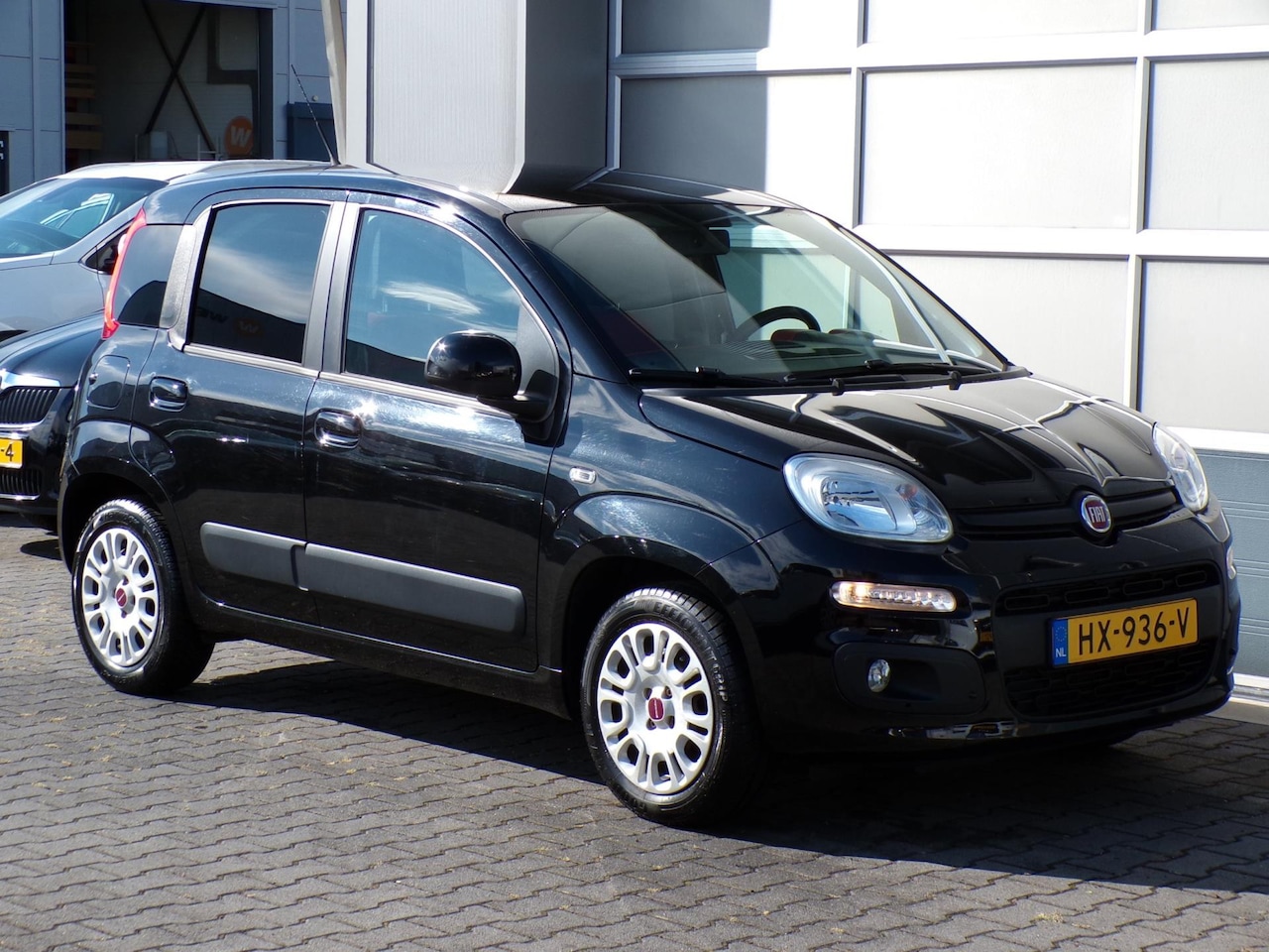 Fiat Panda - 1.2 Lounge|Airco|Parkeersensor|Clima|City|lage KM - AutoWereld.nl