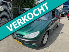 Peugeot 206 - 1.4 Gentry Automaat, Airco, Trekhaak, Apk 08/2026, Nap