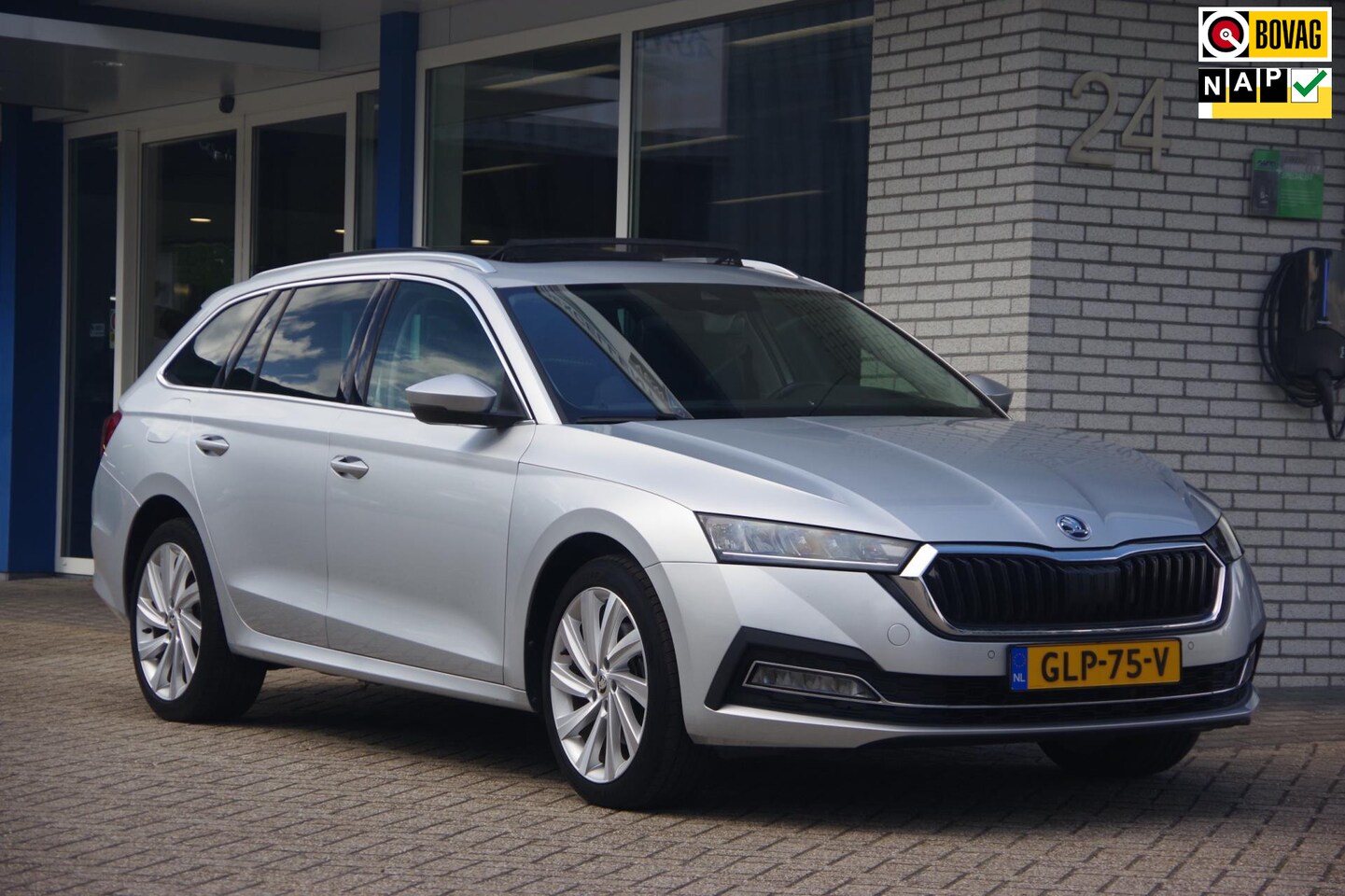 Skoda Octavia Combi - 1.4 TSI iV PHEV Sportline Stoelverwarming Carplay Head-up - AutoWereld.nl