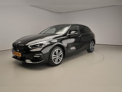 BMW 1-serie - 5-deurs 116i | LED | Navigatie | Sportstoelen | Getint glas achter | Clima | PDC | DAB | A