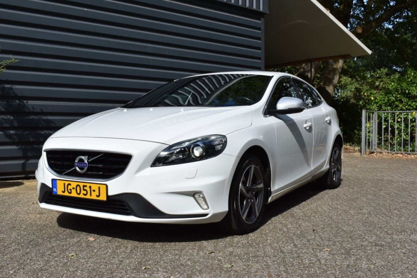 Volvo V40 - VOLVO V40 2.0 T2!!! R-DESIGN!!! 13,894 EURO!!! - AutoWereld.nl