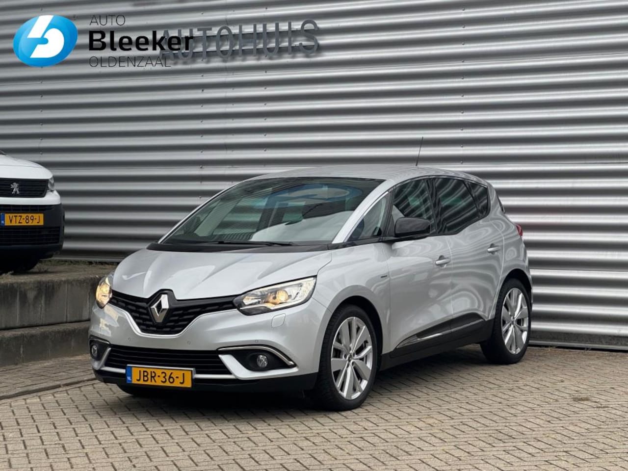 Renault Scénic - 1.3 Tce Limited Airco Navi Carplay Cruise Stoelverwarming - AutoWereld.nl