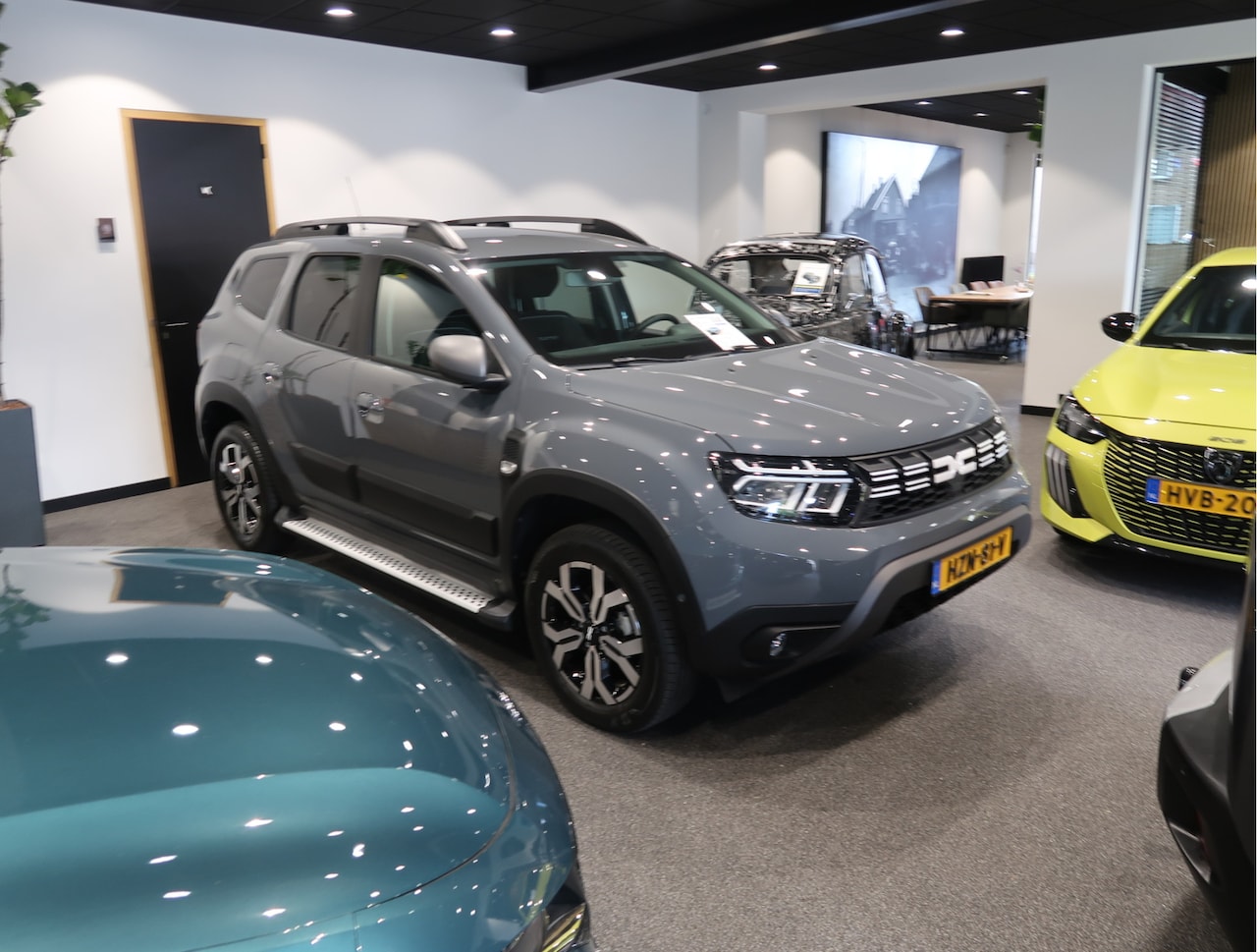 Dacia Duster - 150 Pk Benzine *** AUTOMAAT * Ruige Stoere Journey Uitvoering * Kenteken: HZN-81-V * Navig - AutoWereld.nl