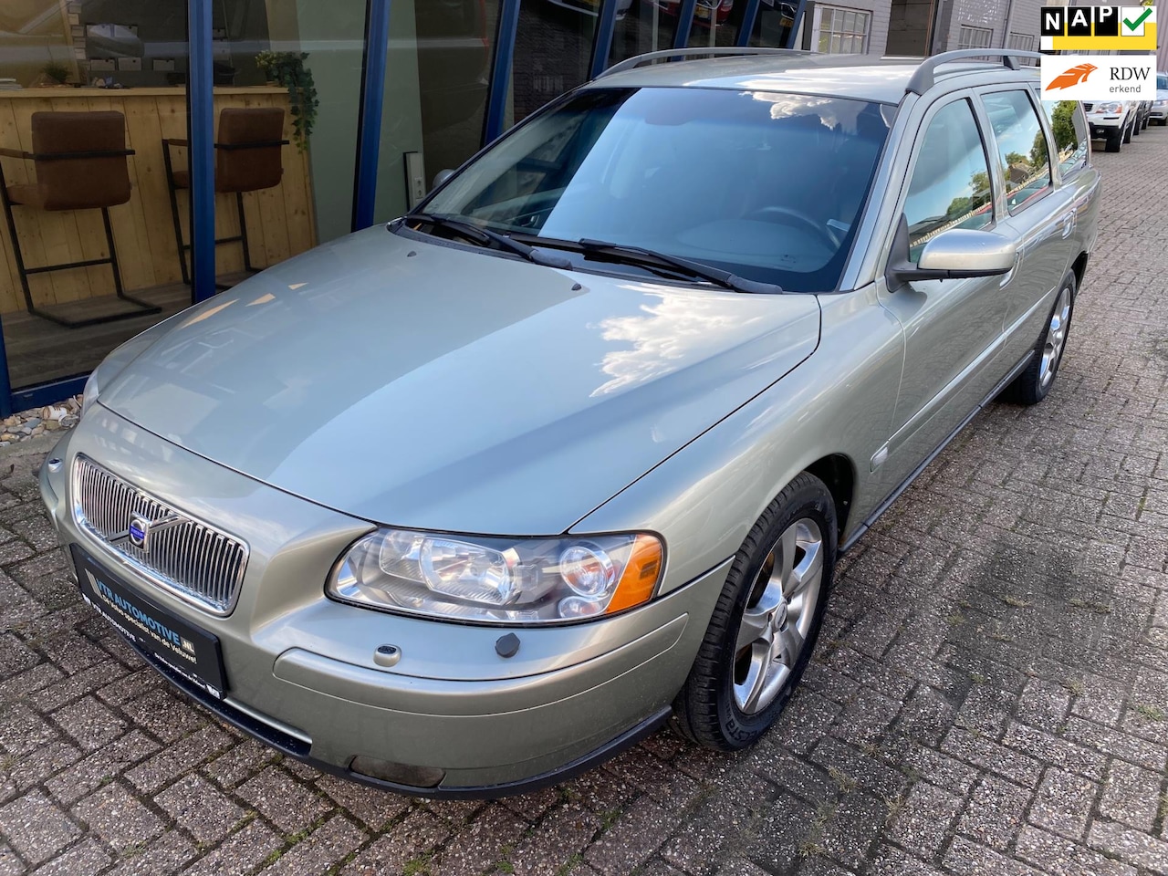 Volvo V70 - 2.4 Kinetic Automaat / Youngtimer - AutoWereld.nl