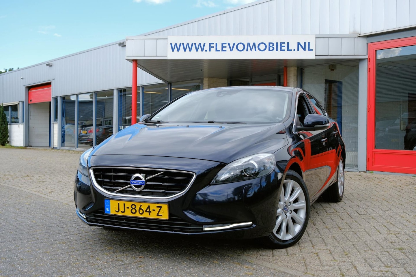 Volvo V40 - 2.0 T3 Nordic+ Xenon|Navi|LMV|Trekhaak|Stoelverw - AutoWereld.nl