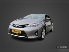 Toyota Auris - 1.6 Dynamic, Trekhaak met afneembare kogel, Cruise control, Climate control, Keyless entry