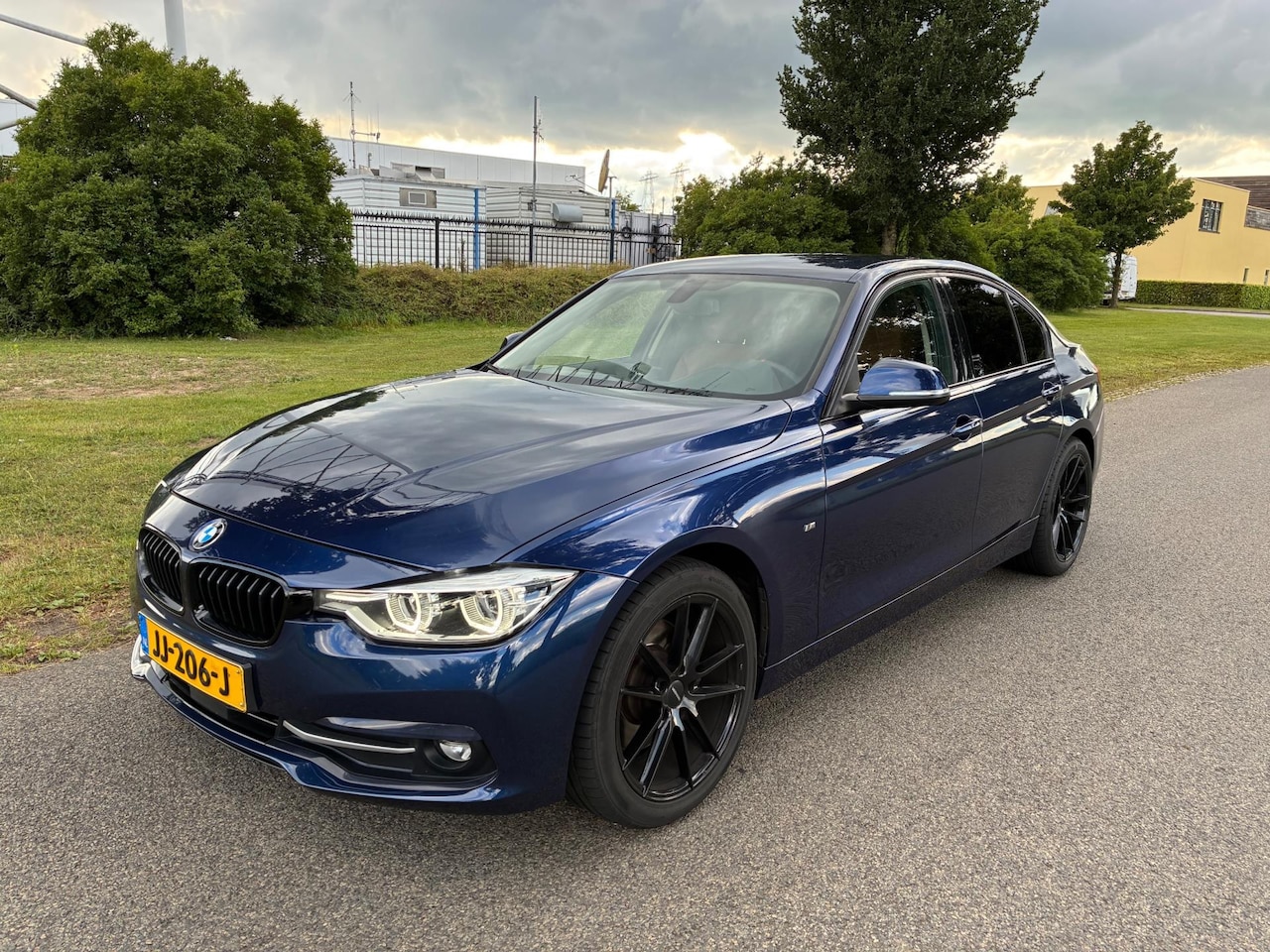BMW 3-serie - 330i Xenon Led Leer Automaat Sedan - AutoWereld.nl
