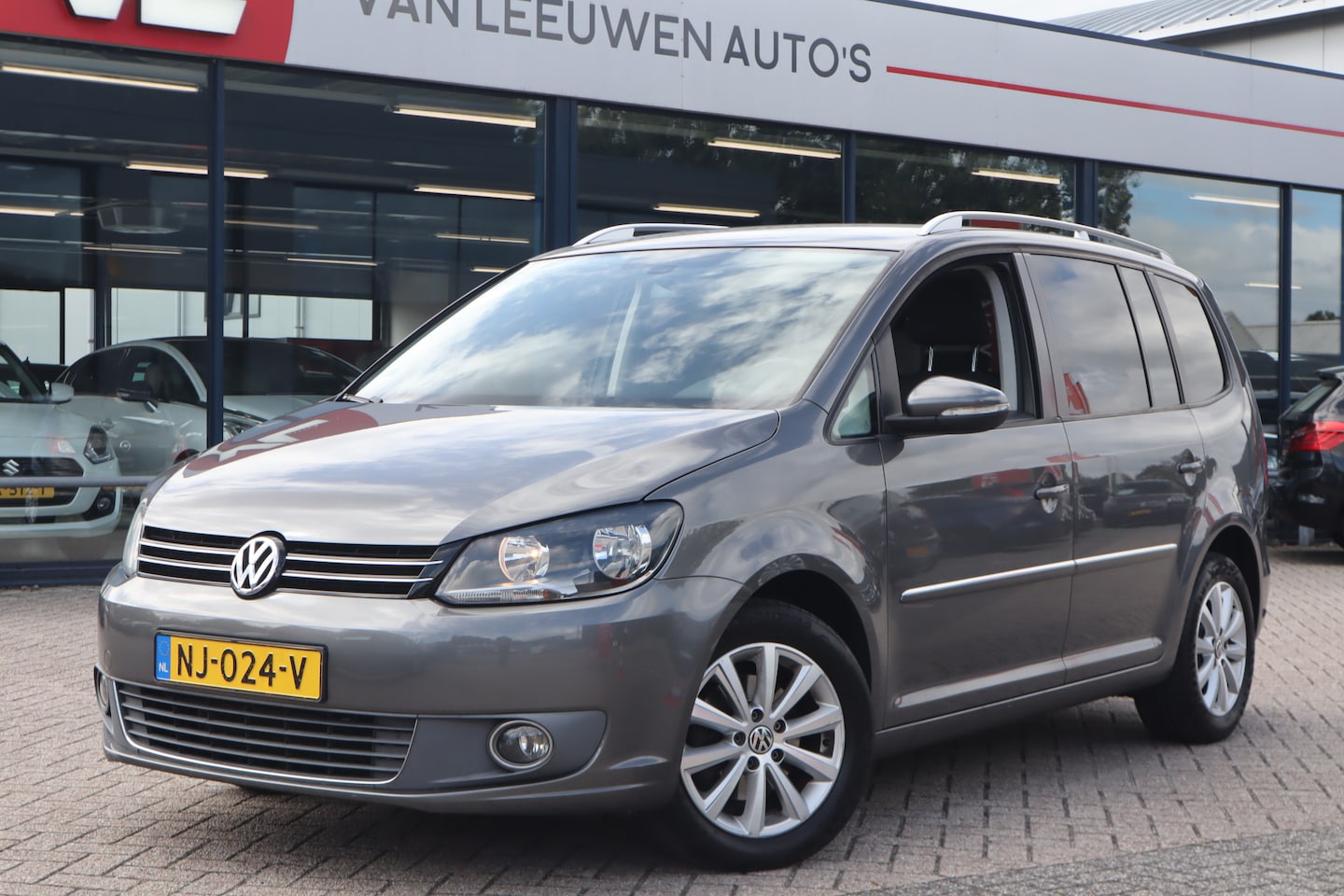 Volkswagen Touran - 1.4 TSI Trendline 7p. | Clima | Cruise | Trekhaak - AutoWereld.nl
