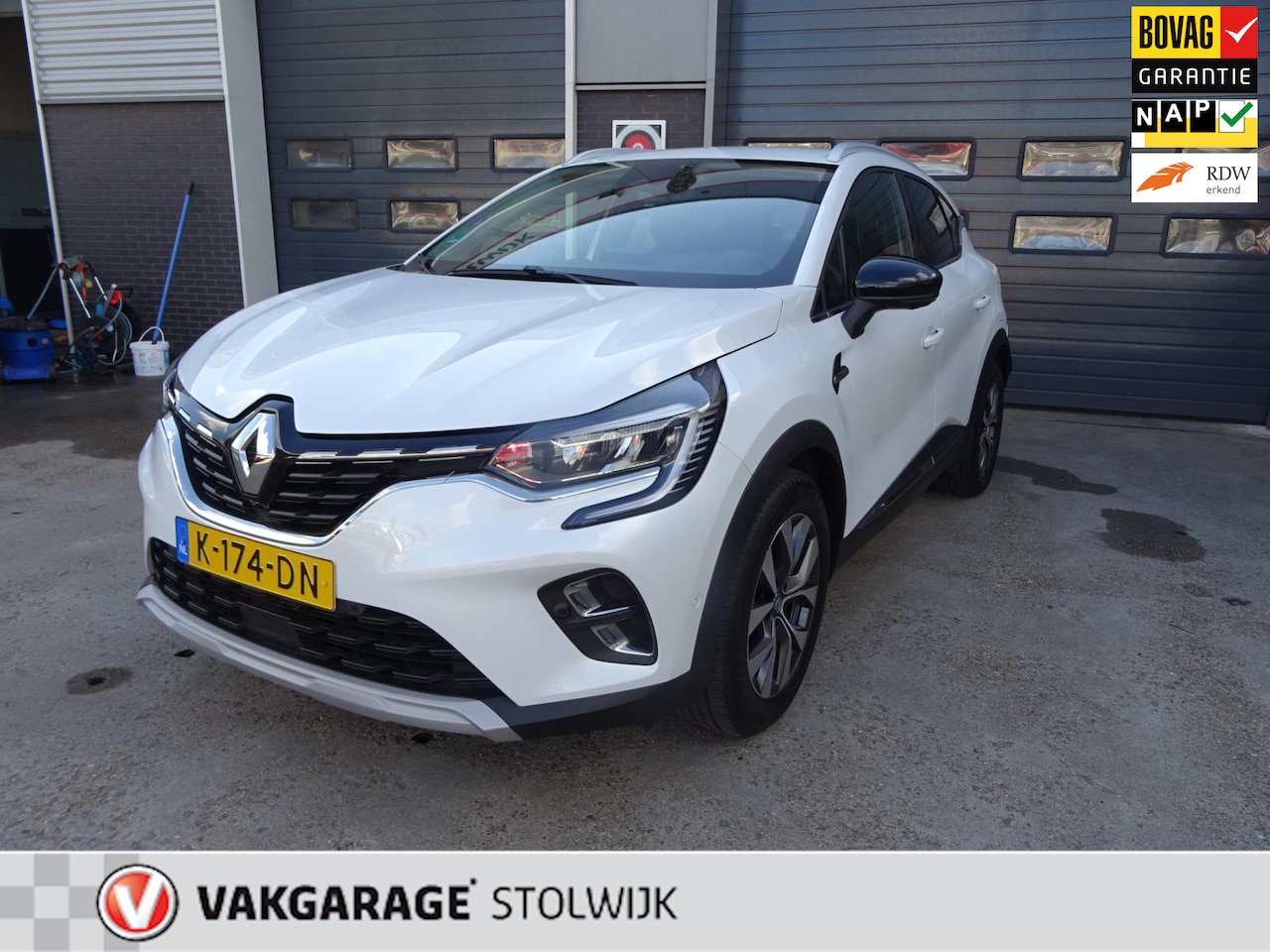 Renault Captur - 1.6 E-Tech Plug-in Hybrid 160 Intens, Parelmoer wit, Trekhaak, Lage KM. - AutoWereld.nl