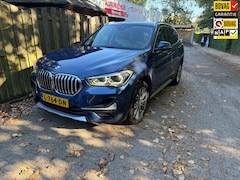 BMW X1 - SDrive18i High Executive NL auto, Leder, HUD, LED, EL koffer