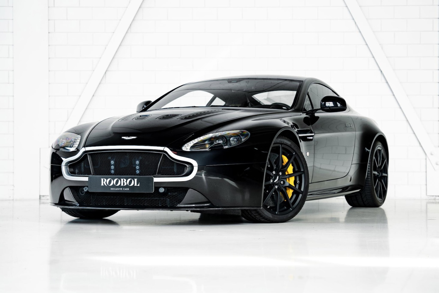 Aston Martin V12 Vantage - S | Aerodynamica pakket | Keramisch | Sport Seats - AutoWereld.nl