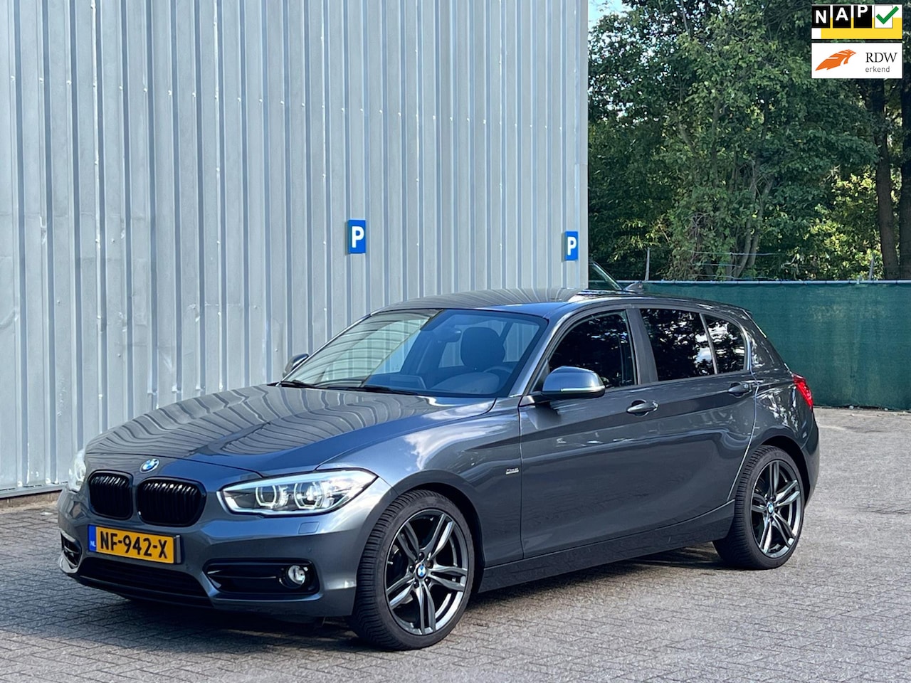BMW 1-serie - 118i Automaat / Sportline / Smaakvolle Combi! - AutoWereld.nl