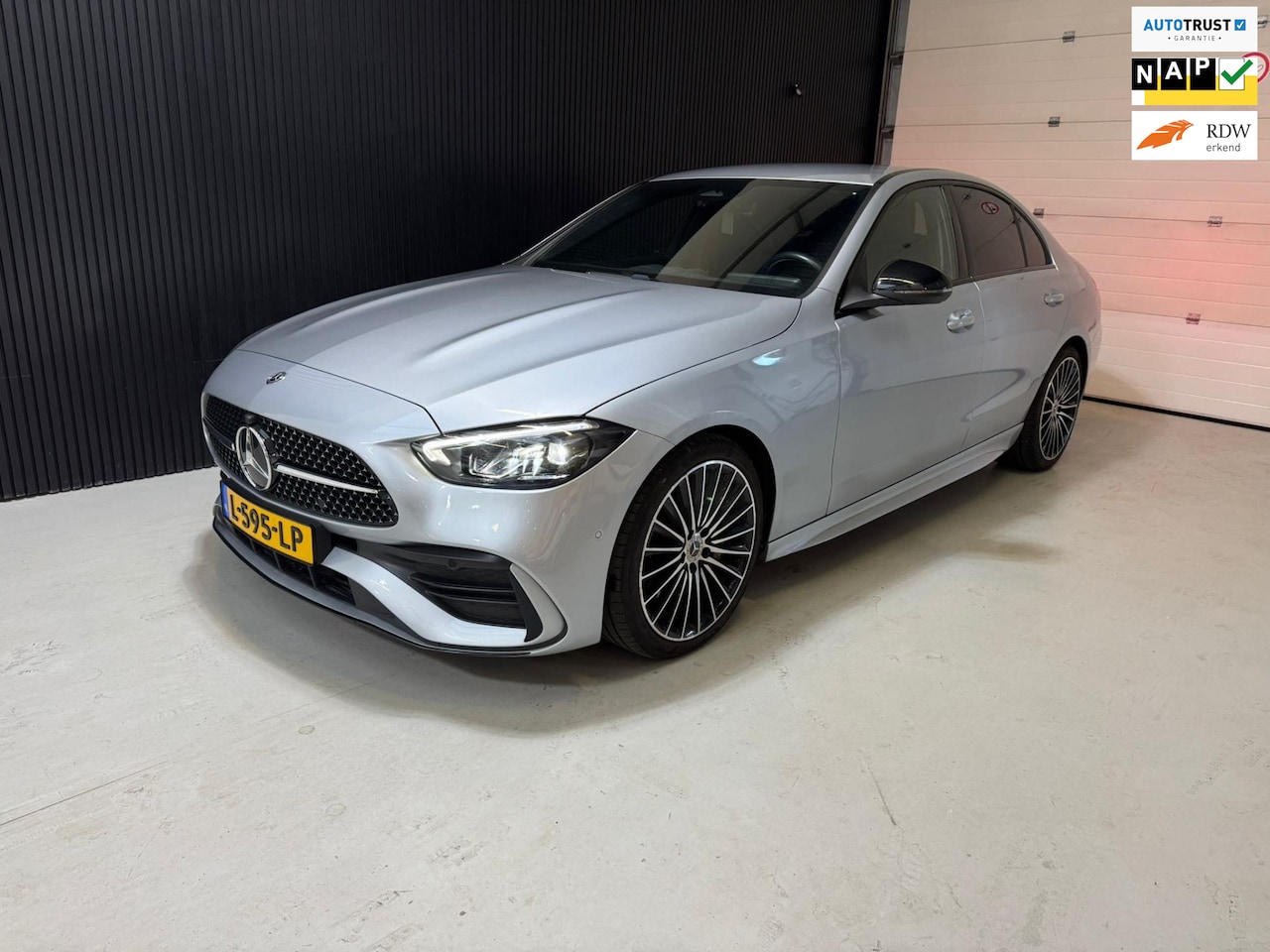 Mercedes-Benz C-klasse - 180 AMG Line automaat - AutoWereld.nl