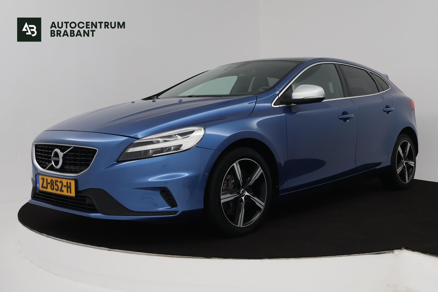 Volvo V40 - 1.5 T3 Polar+ Sport (STOELVERWARING, ACHTERUITRIJCAMERA, CRUISE CONTROL, PARKEERSENSOREN, - AutoWereld.nl