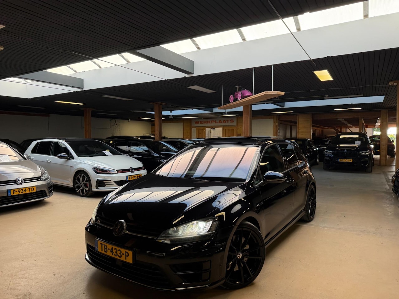 Volkswagen Golf - 2.0 TSI R 4Motion Alle Opties Pano Airco Lane Assist Cruise Control - AutoWereld.nl