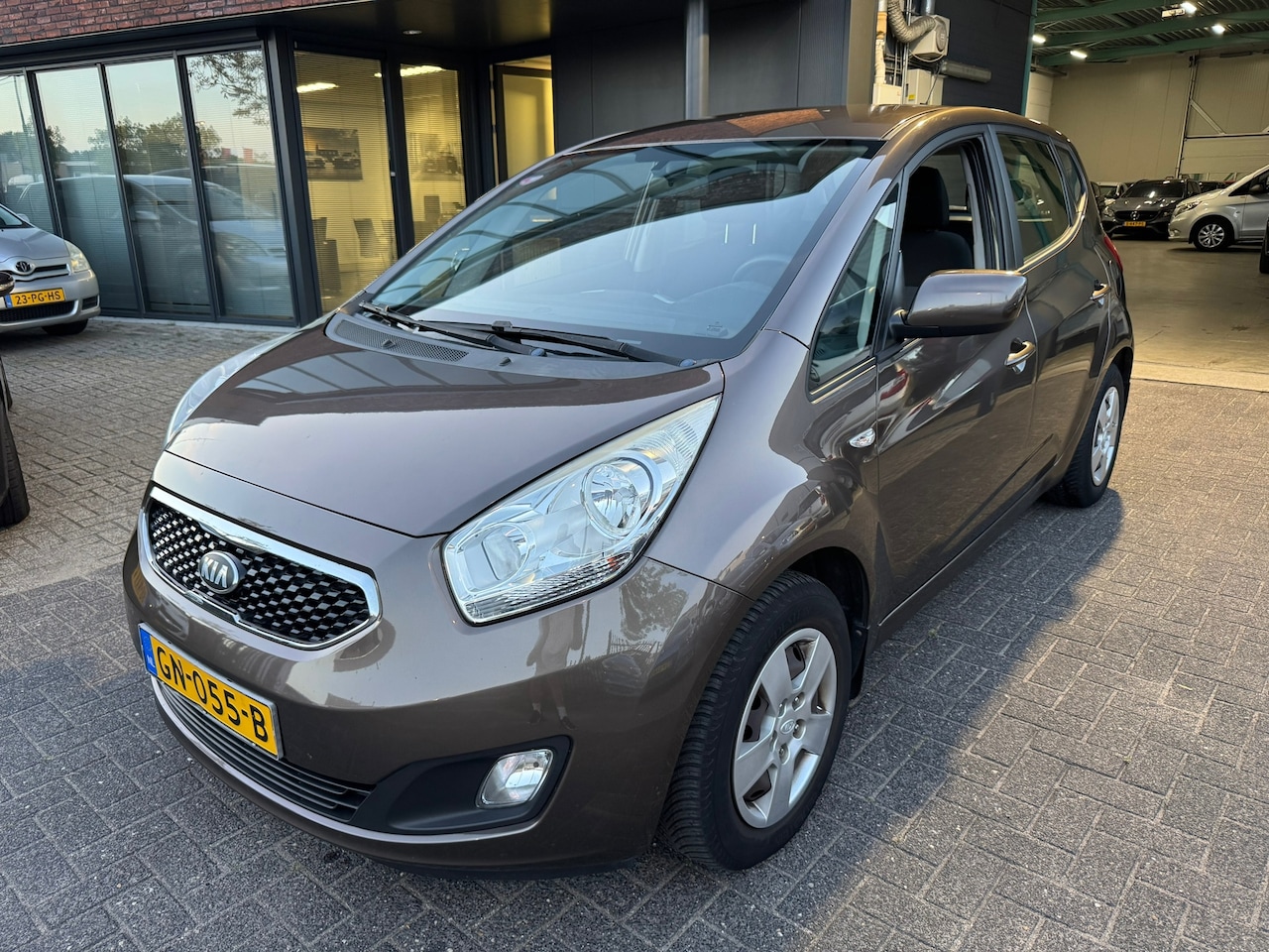 Kia Venga - 1.6 CVVT Comfort Pack AUTOMAAT AIRCO TREKHAAK PDC - AutoWereld.nl