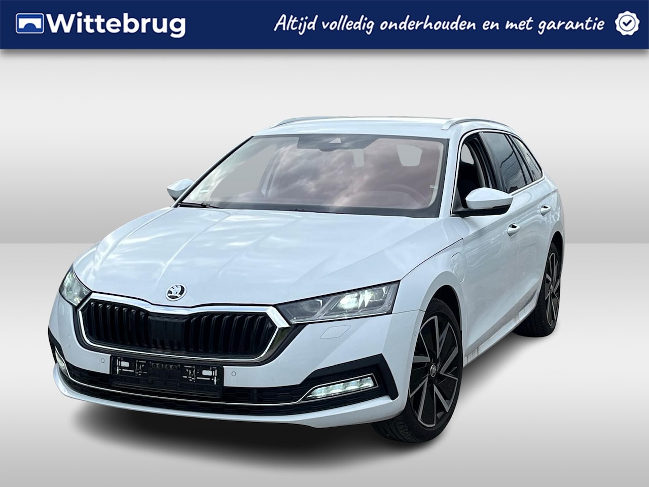 Skoda Octavia Combi - 1.4 TSI iV PHEV 204pk STYLE DSG Automaat / Navigatie / LM 18 inch / LED / Park Assist / Ca - AutoWereld.nl