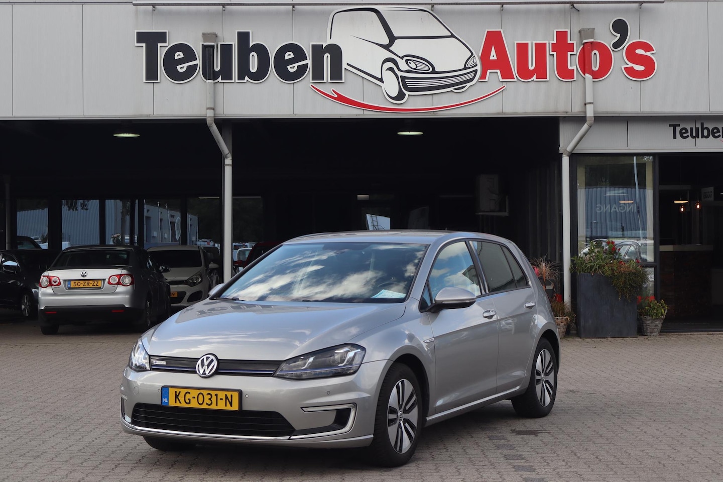 Volkswagen e-Golf - e-Golf SOH 83%, Cruise control, Climate control, Parkeersensoren - AutoWereld.nl