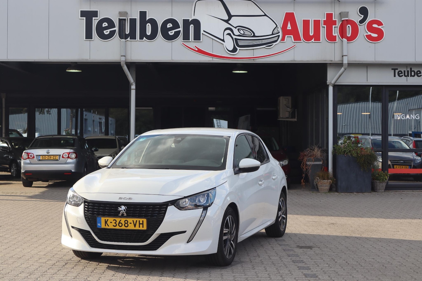 Peugeot 208 - 1.2 PureTech Allure Apple CarPlay, Cruise control, Climate control, Parkeersensoren - AutoWereld.nl
