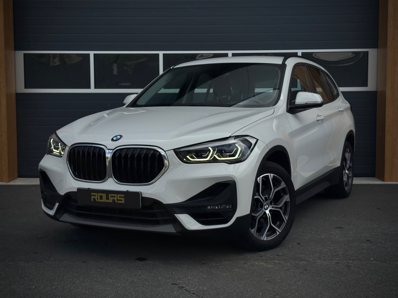 BMW X1 - SDrive18i High Executive Edition|Sfeer.|Cruise|St. Verwarming - AutoWereld.nl
