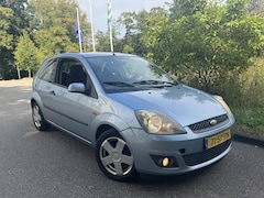 Ford Fiesta - 1.6-16V AUTOMAAT , gereserveerd, AIRCO, PDC, MOOI + GOED
