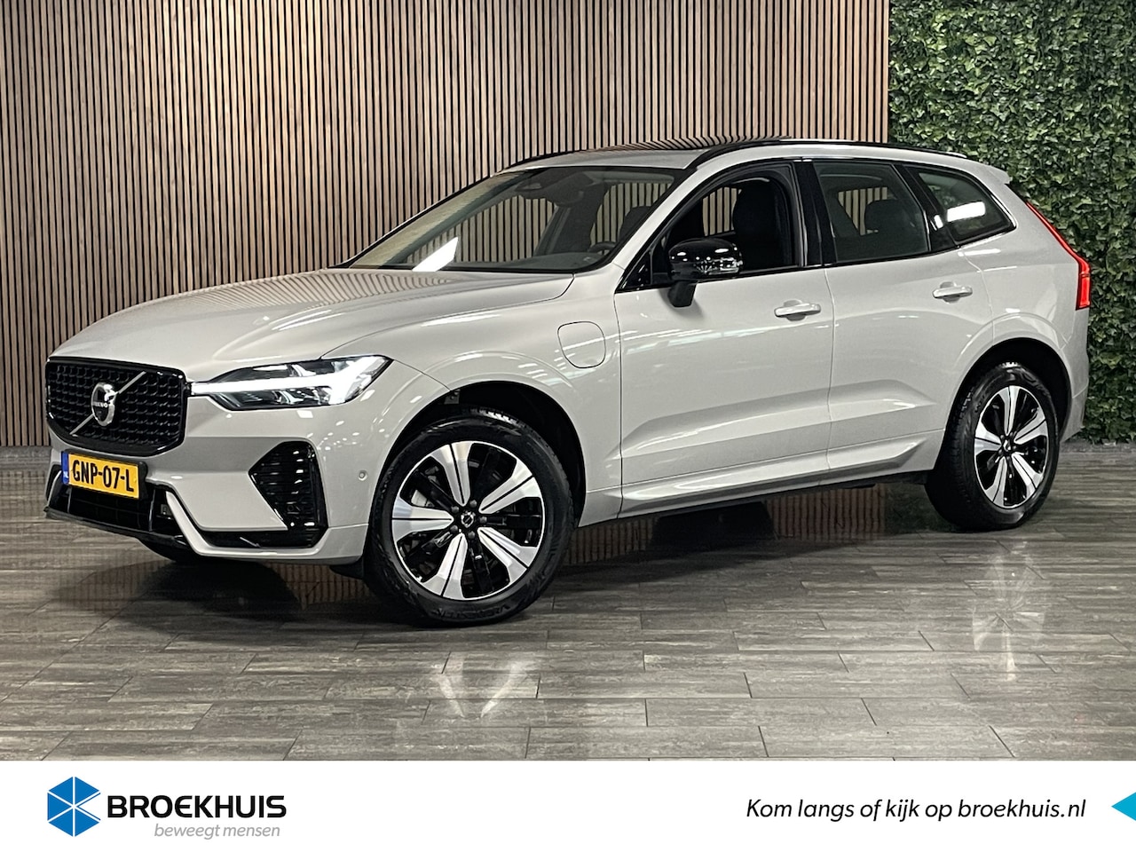 Volvo XC60 - T6 AWD Recharge Plus Dark | Trekhaak | 360° Camera | All Season banden | Adaptieve Cruise - AutoWereld.nl