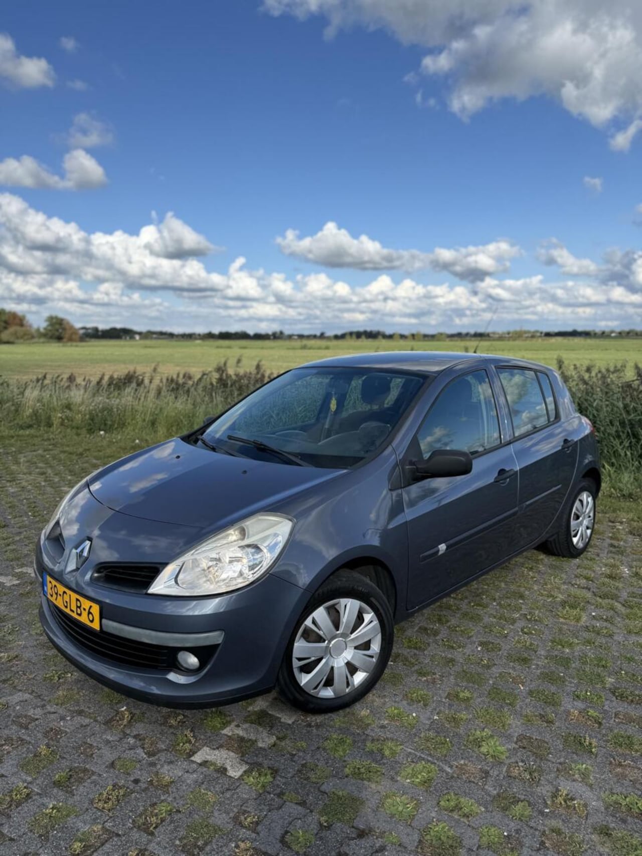 Renault Clio - 1.2-16V 5-deurs Airco 2 sleutels Navigatie - AutoWereld.nl