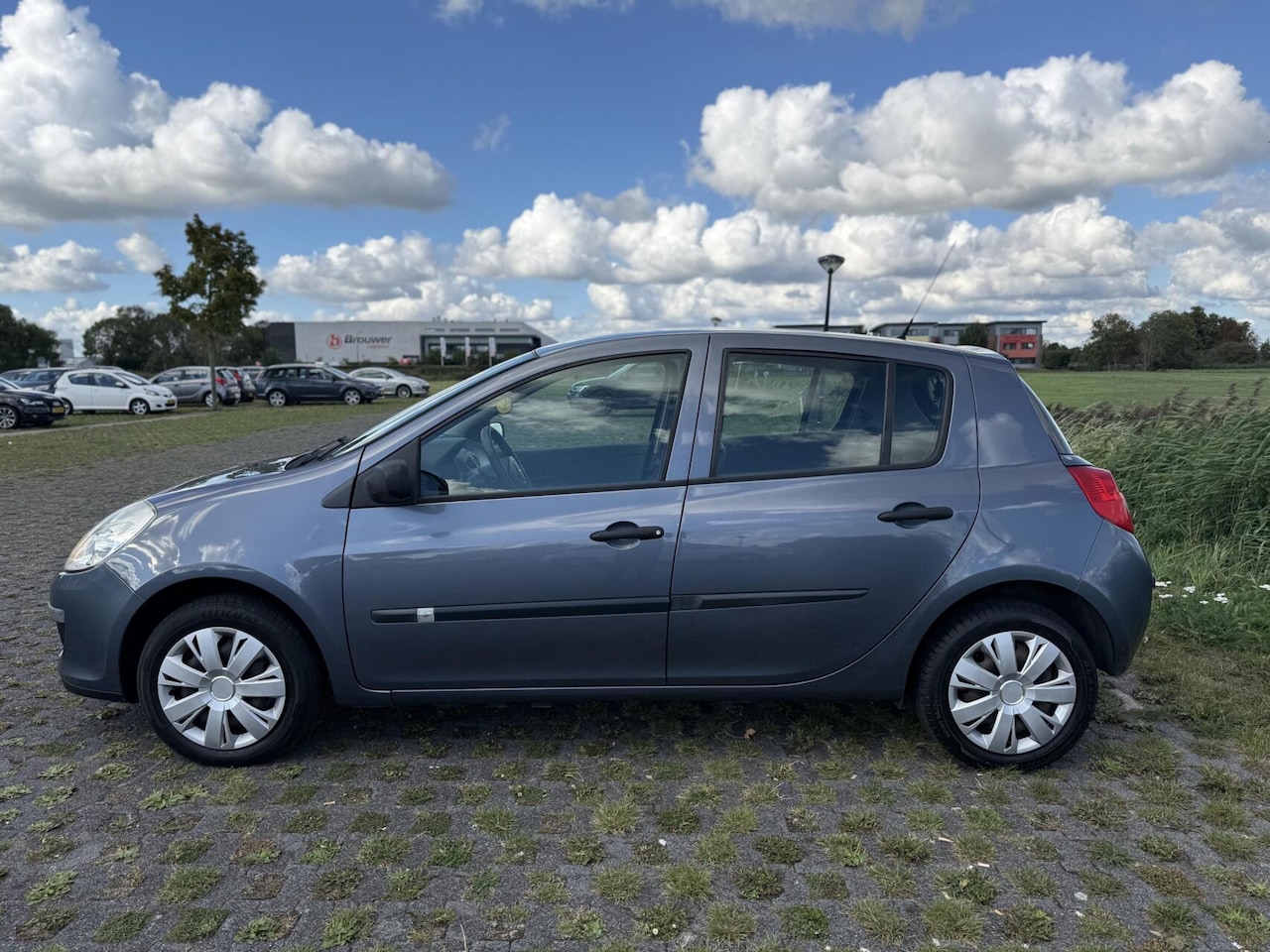 Renault Clio - 1.2-16V 5-deurs Airco 2 sleutels Navigatie - AutoWereld.nl